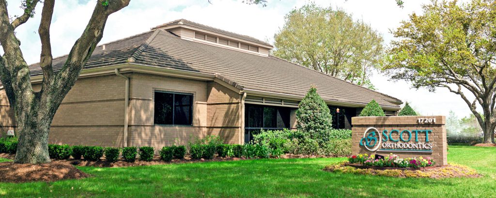 The exterior view of Dr. Meredith Scott’s practice, Scott Orthodontics in Webster, Texas