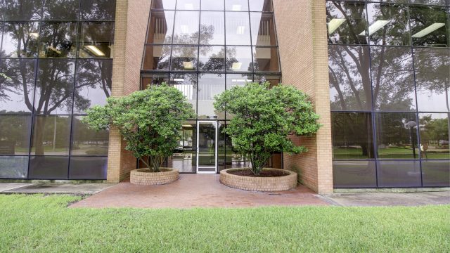 Texas-Orthodontic-Specialists-Fallbrook-Outside-Entrance.jpg